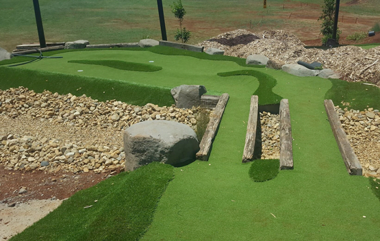 How to build a mini golf course business